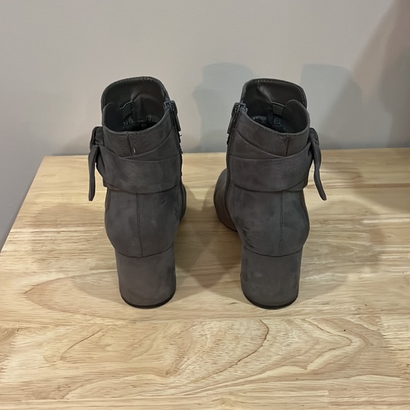 🌸 3/$25 Kelly & Katie | Tessano Ankle Boots - Picture 3 of 7